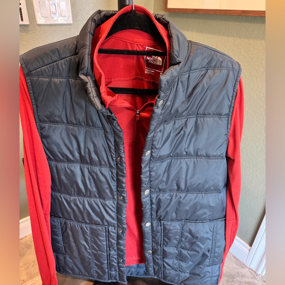 North Face quarter zip fleece. A great thin layer to utilize between jacket.